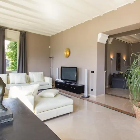 Sleeps 13 Pool Wifi Argegno